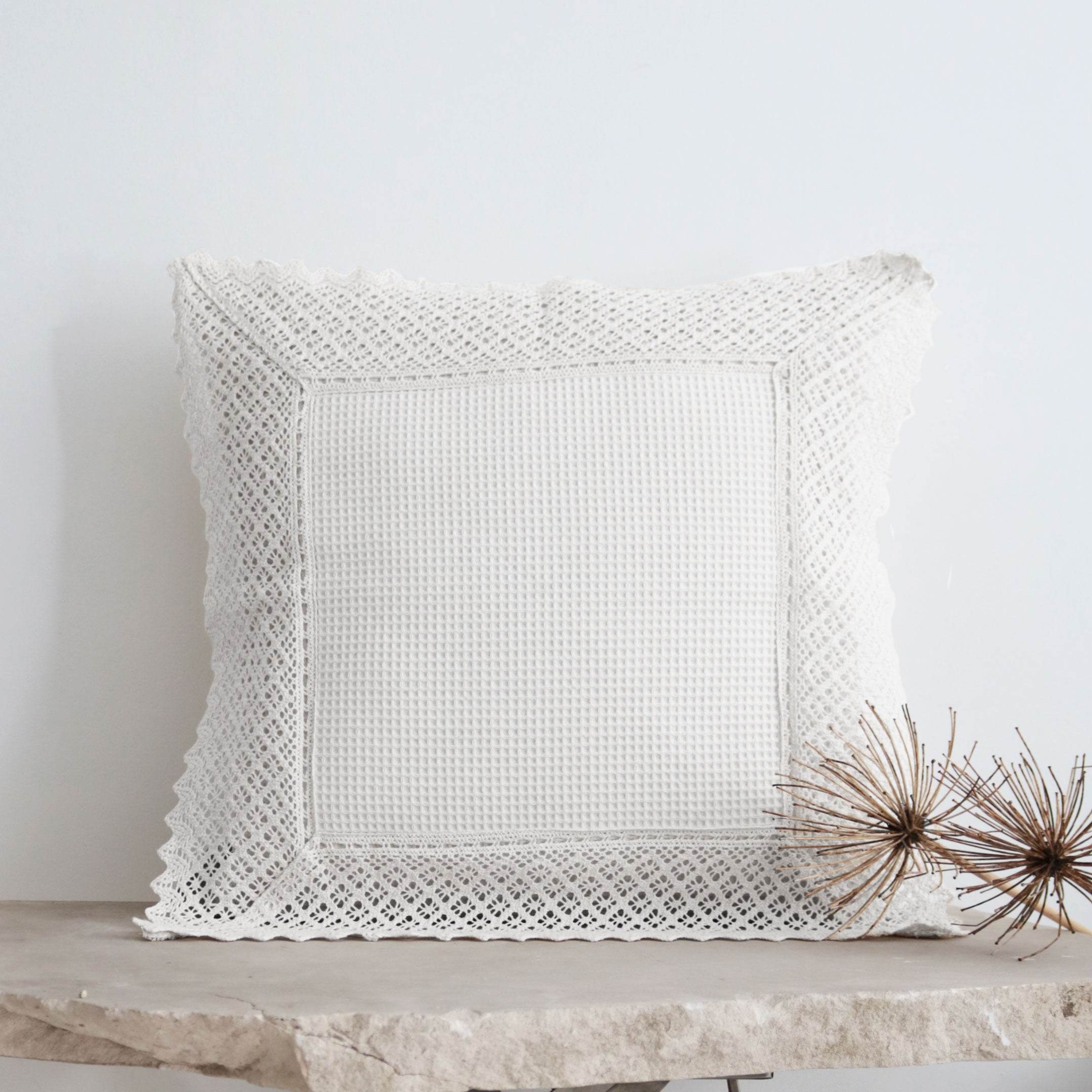 Capa de Almofada Favo com Renda Branco - LethesHome
