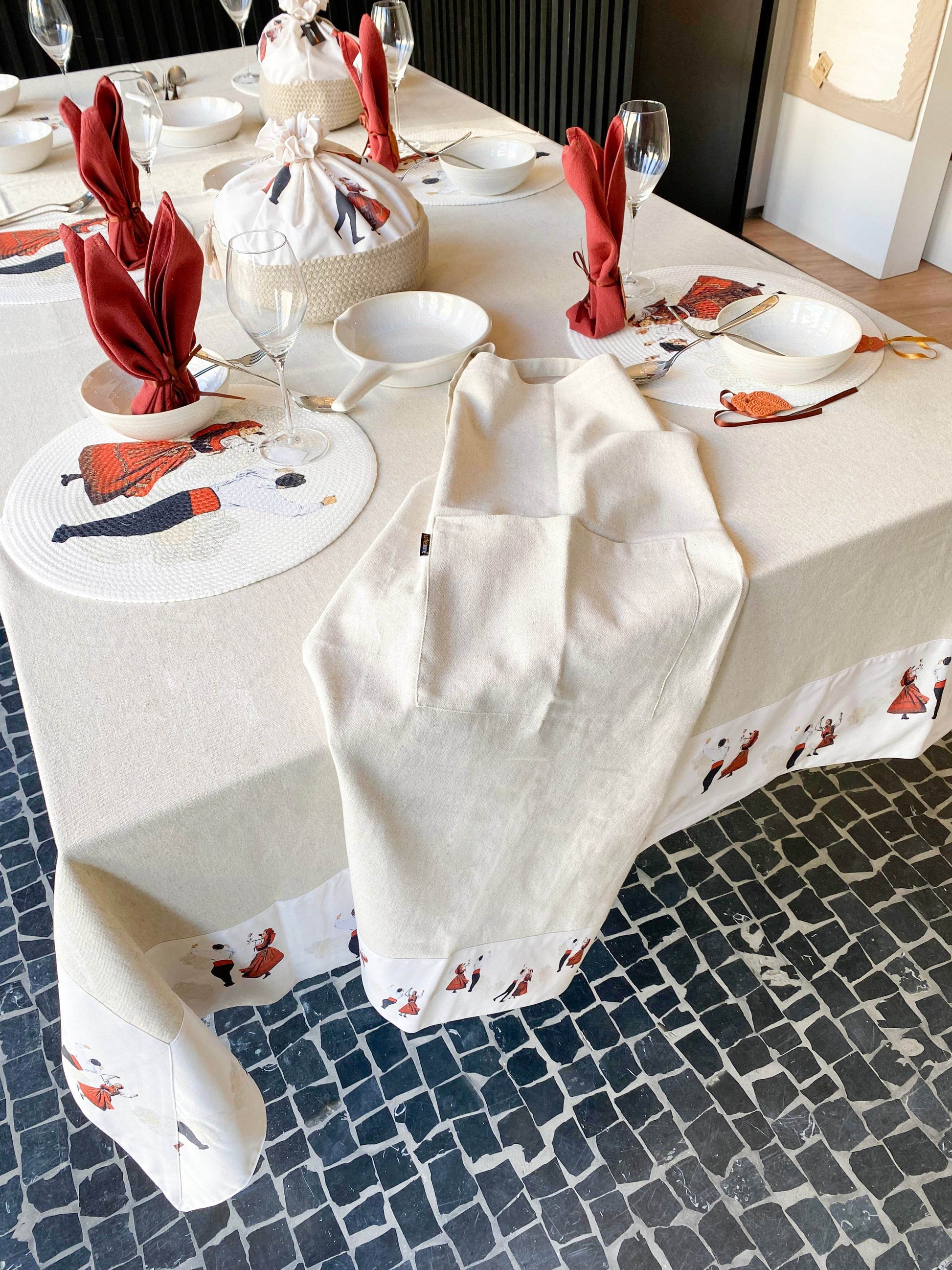 Pano de Cozinha em Favo c/ Aplicação Melânia Gomes - LethesHome