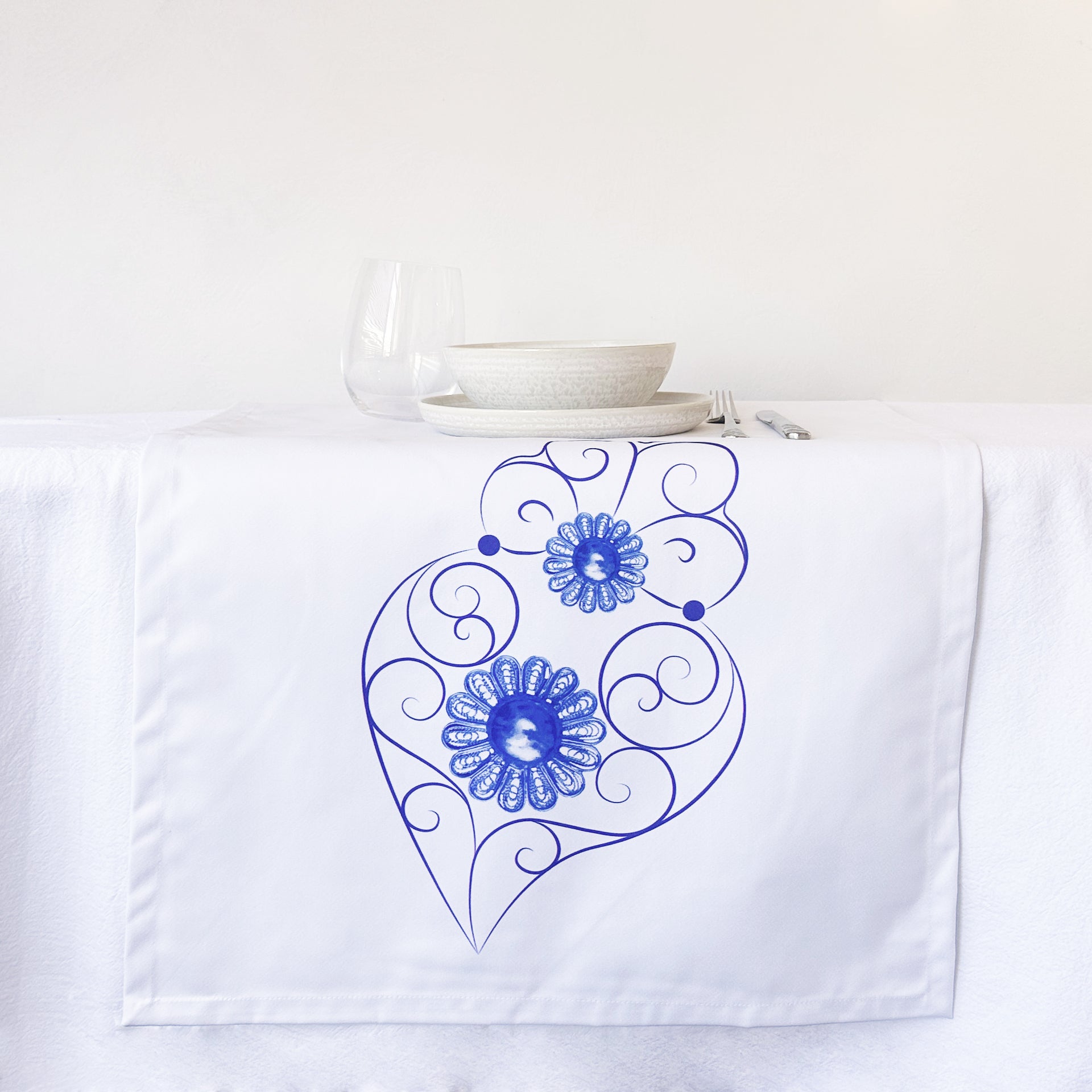 Caminho de Mesa Coração de Luzia