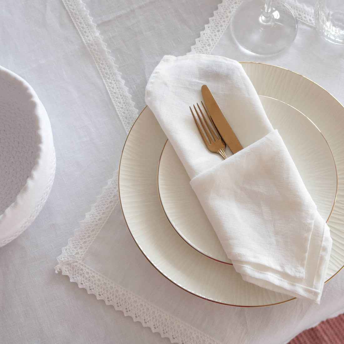 Toalha de Mesa Linen com Renda 1882 - LethesHome
