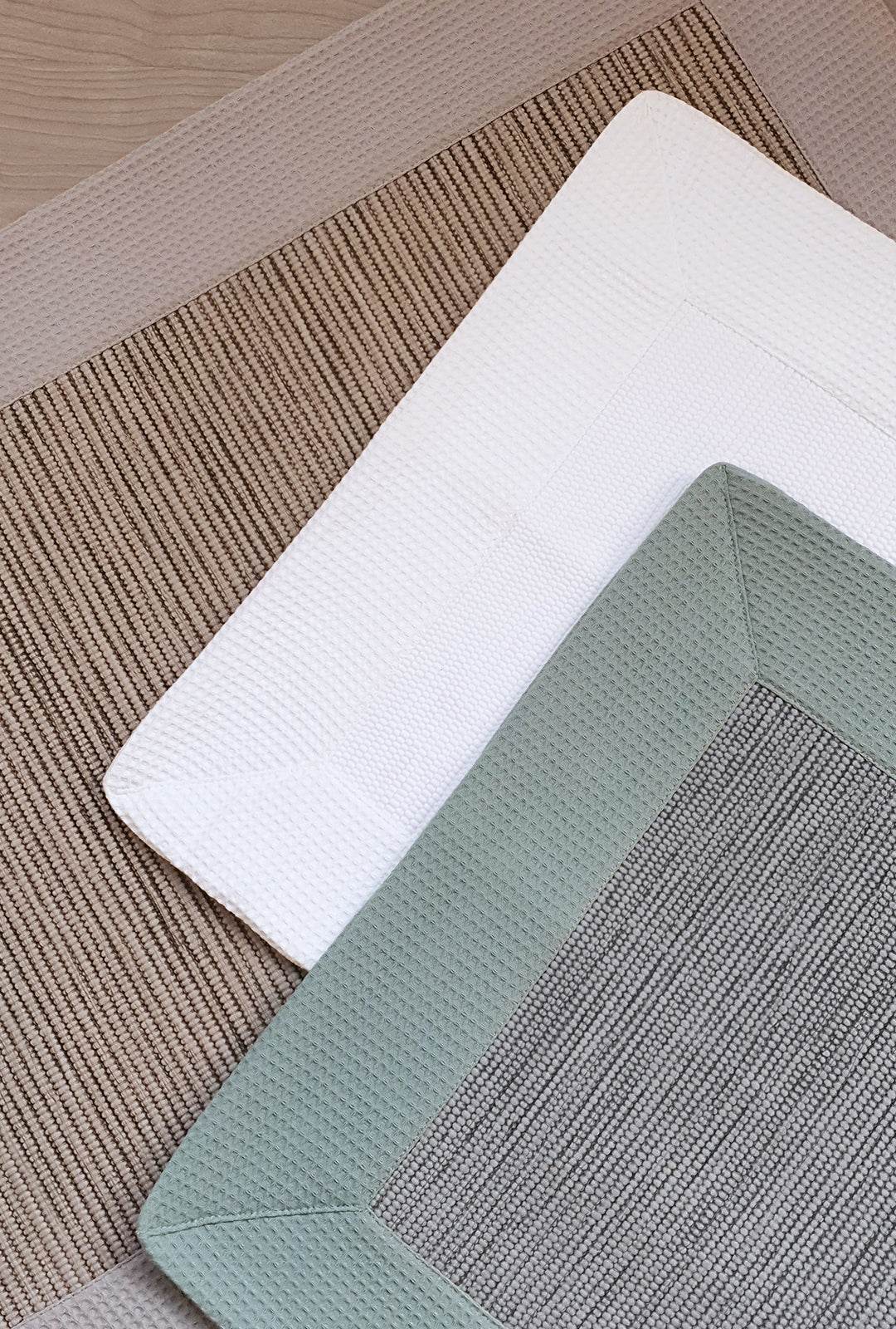 Tapete Taupe com Aplicação Favo - LethesHome