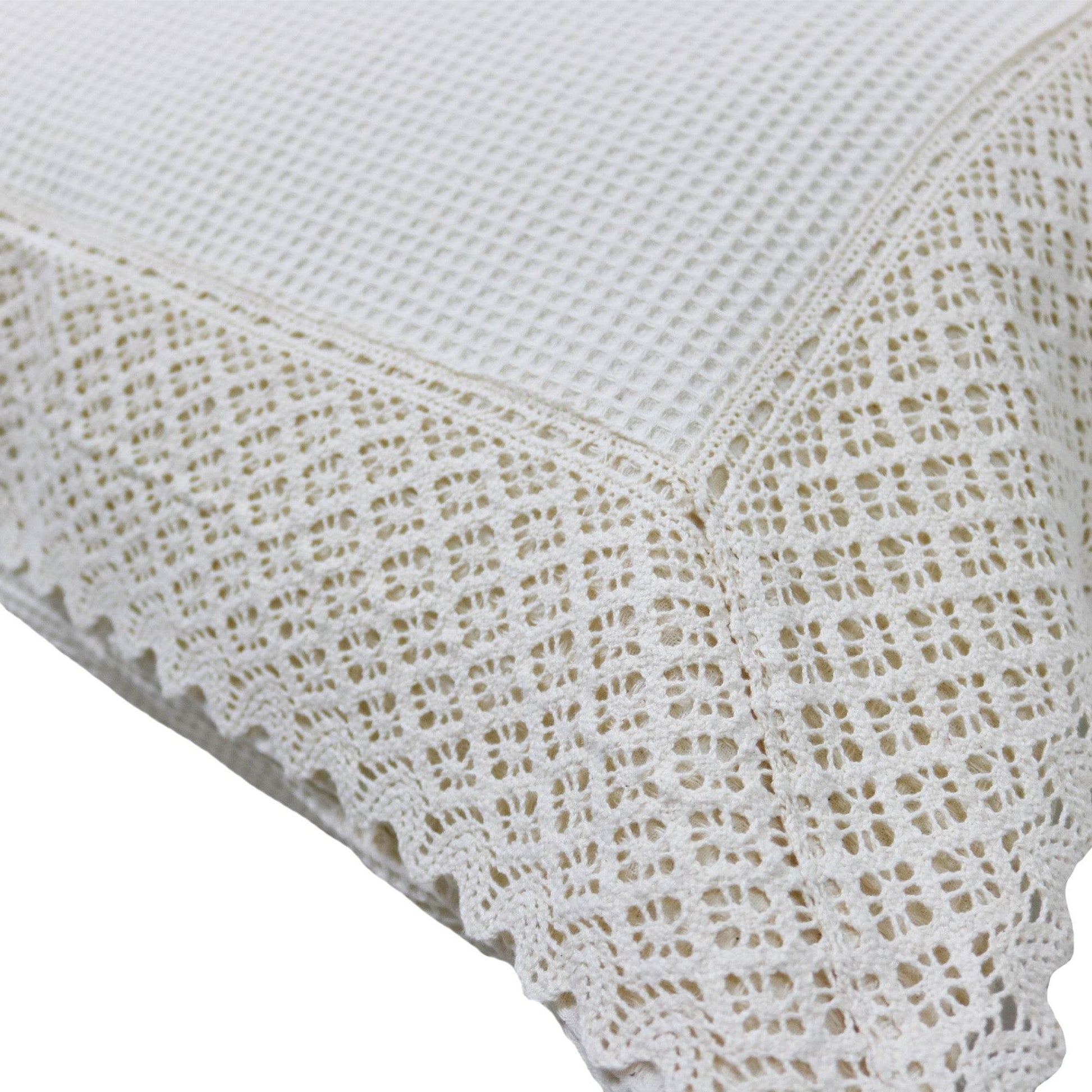 Capa de Almofada Favo com Renda Bege - LethesHome